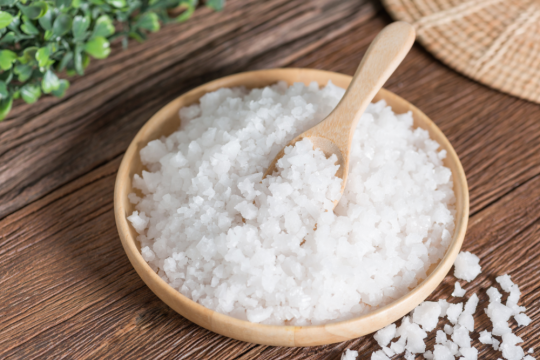 3 cách thông bồn rửa bát bằng muối đơn giản, hiệu quả