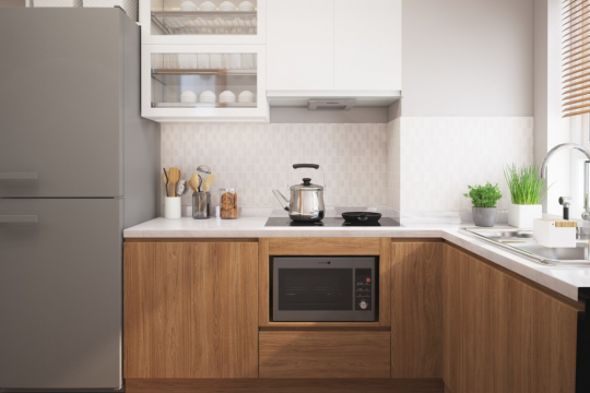 Lò vi sóng để dưới bếp từ có được không? Giải đáp & hướng dẫn an toàn