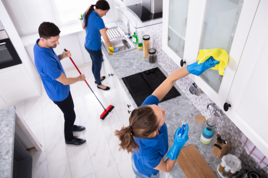 Cách tẩy dầu mỡ bám lâu ngày - hiệu quả cho mọi bề mặt "khó nhằn"