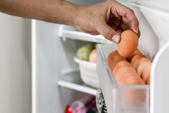 Trứng để lâu trong tủ lạnh có sao không? Hạn sử dụng & dấu hiệu trứng hỏng