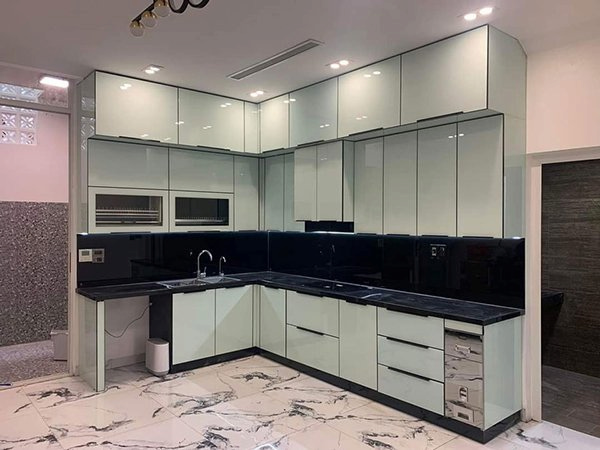 tủ bếp inox cánh kính