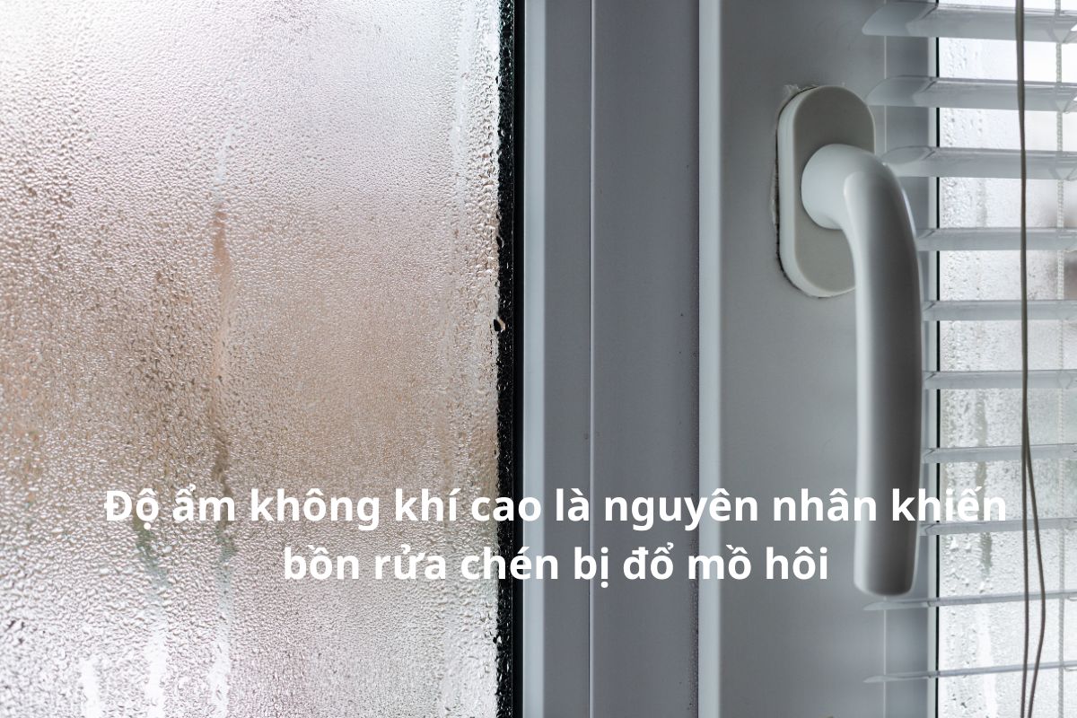 Bồn rửa chén bị đổ mồ hôi