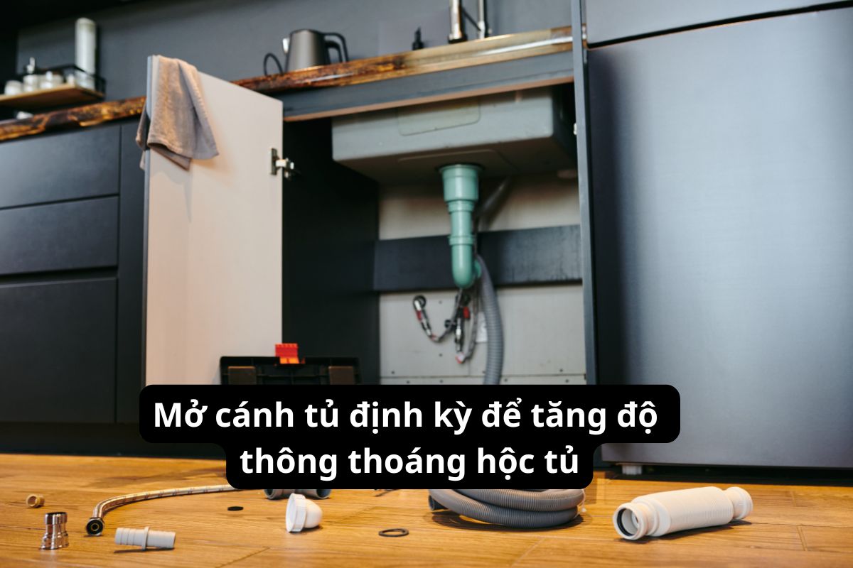 Bồn rửa chén bị đổ mồ hôi