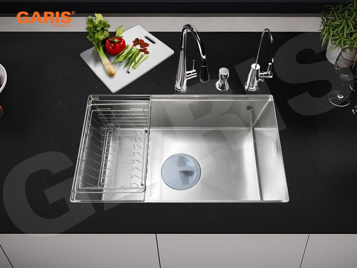 bon-rua-chen-inox-hay-da-tot-hon