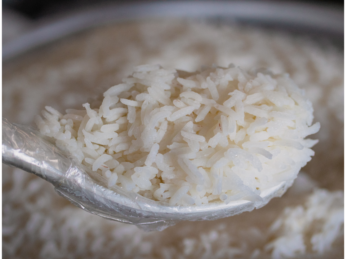 cach-nau-com-bang-bep-ga