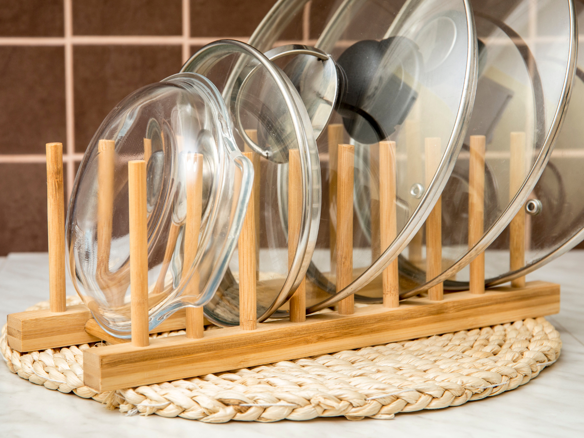 cach-sap-xep-nha-bep-gon-gang-sach-se