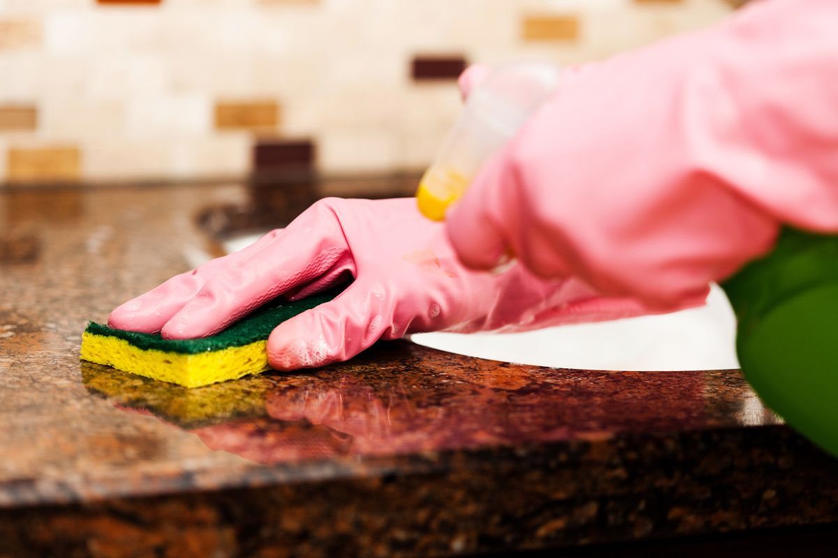 Cách tẩy vết ố trên đá granite