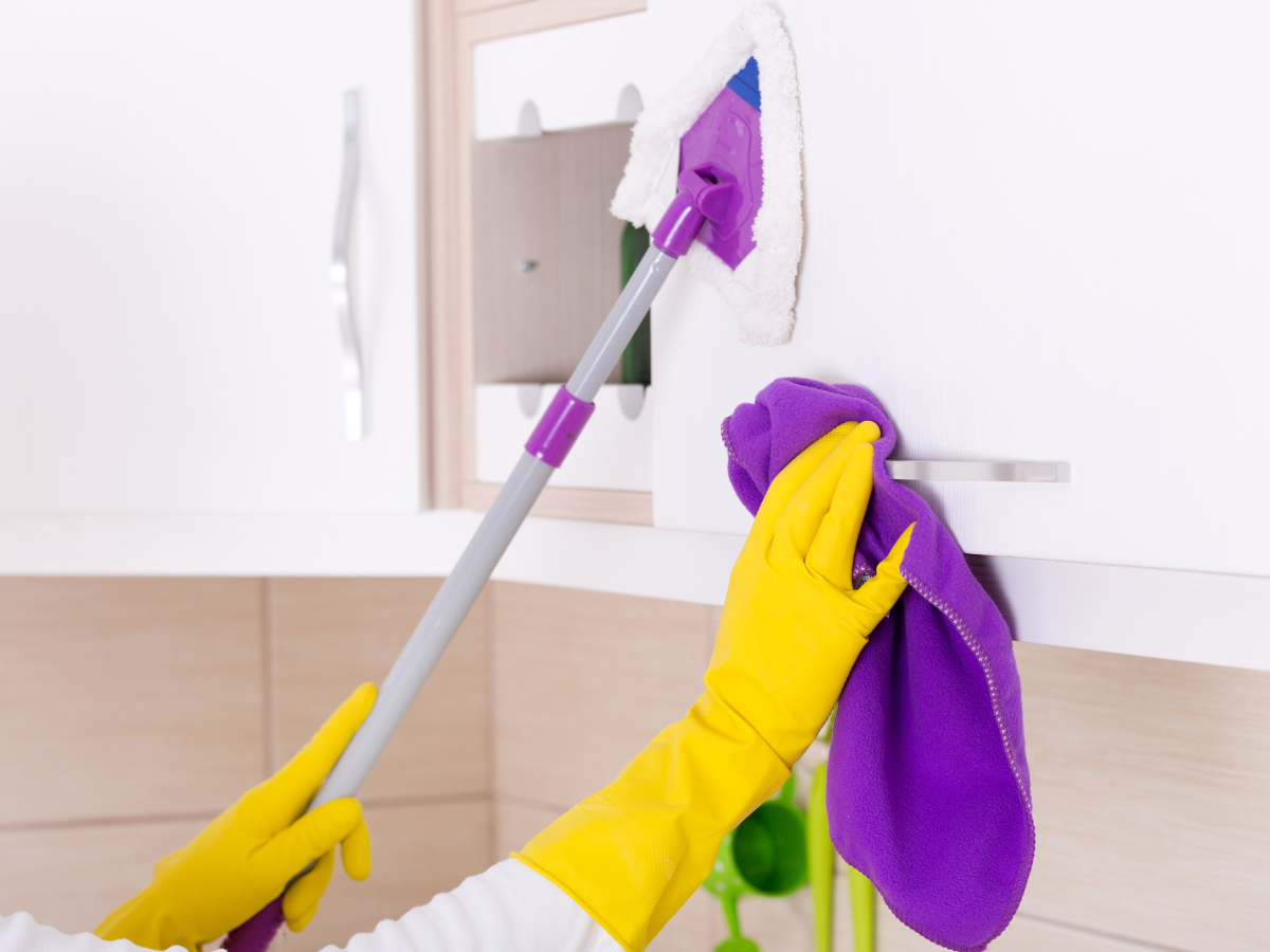 khu-mui-am-moc-trong-tu-bep