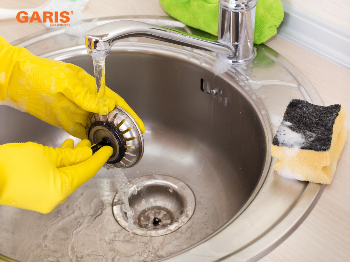 ve-sinh-bon-rua-chen